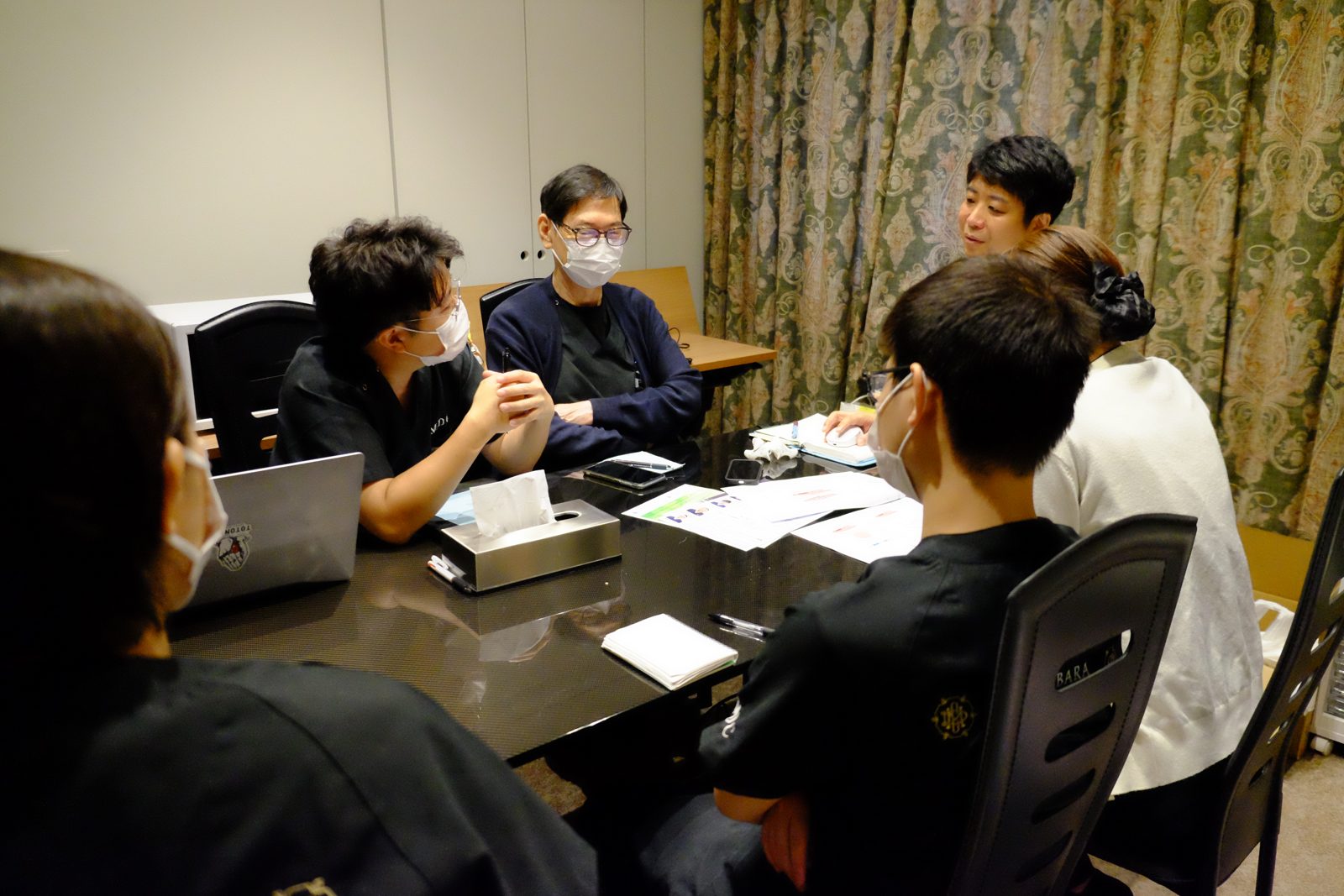 まつばら歯科 インプラント部品の院内勉強会｜秋津の歯医者